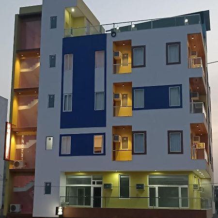 Om Hotel Rohtak Esterno foto
